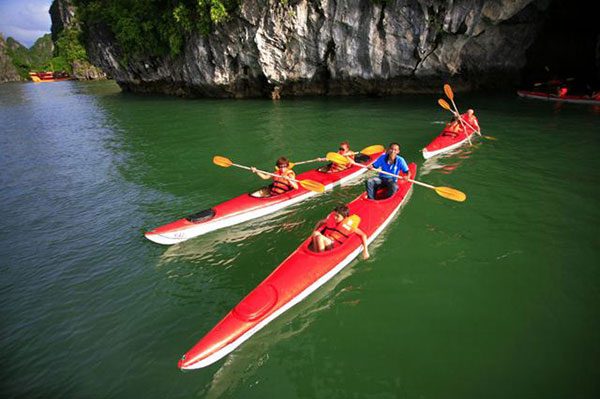 Du Thuyen Sunlight Cruise Kayaking Lan Ha