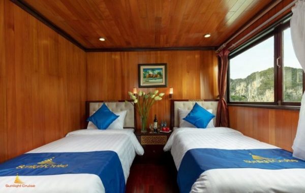 Du Thuyen Sunlight Halong Bay Cruise 3
